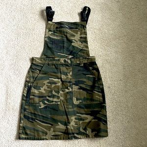 NWT‎ Topshop Camouflage Denim Clip Buckle Pinafore Mini Dress w/pockets Size 8